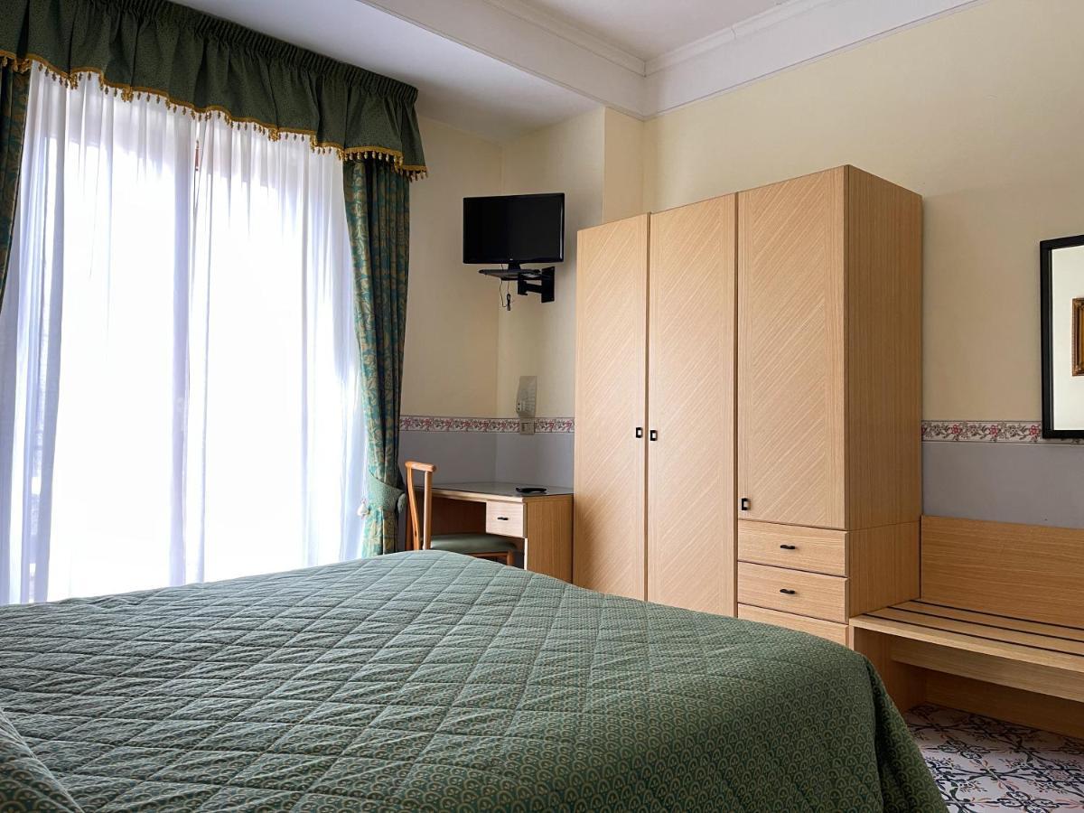 Hotel Reginella Sant'Agata sui due Golfi Eksteriør billede