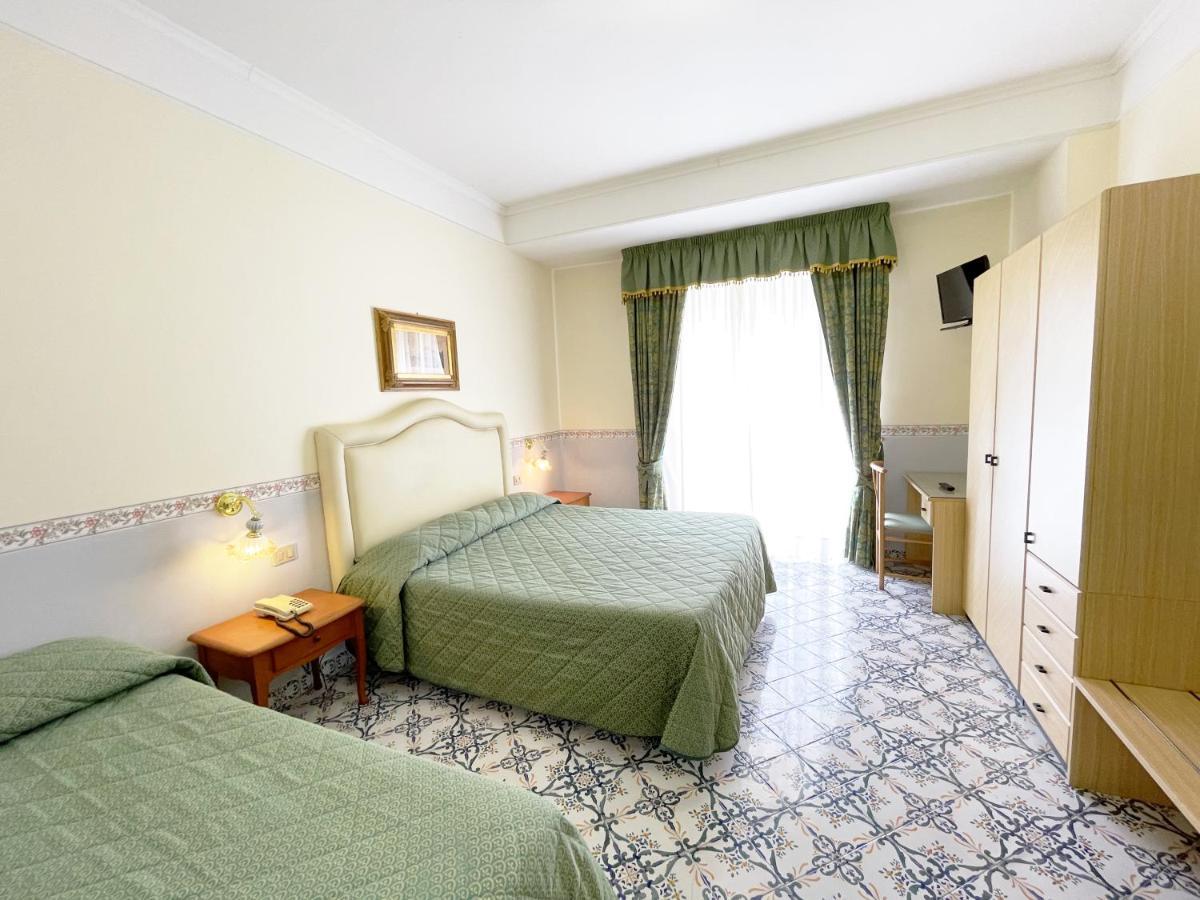Hotel Reginella Sant'Agata sui due Golfi Eksteriør billede