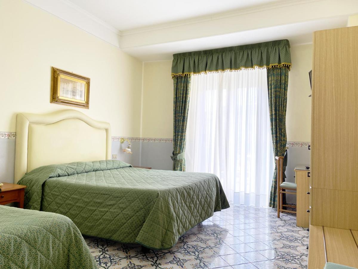Hotel Reginella Sant'Agata sui due Golfi Eksteriør billede