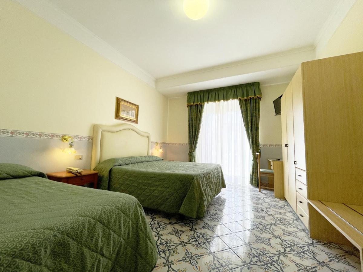 Hotel Reginella Sant'Agata sui due Golfi Eksteriør billede