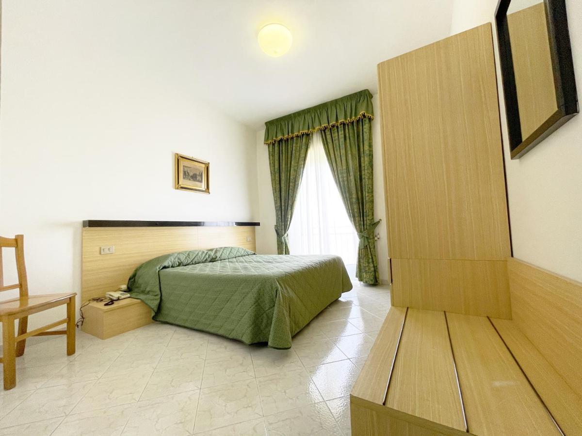 Hotel Reginella Sant'Agata sui due Golfi Eksteriør billede