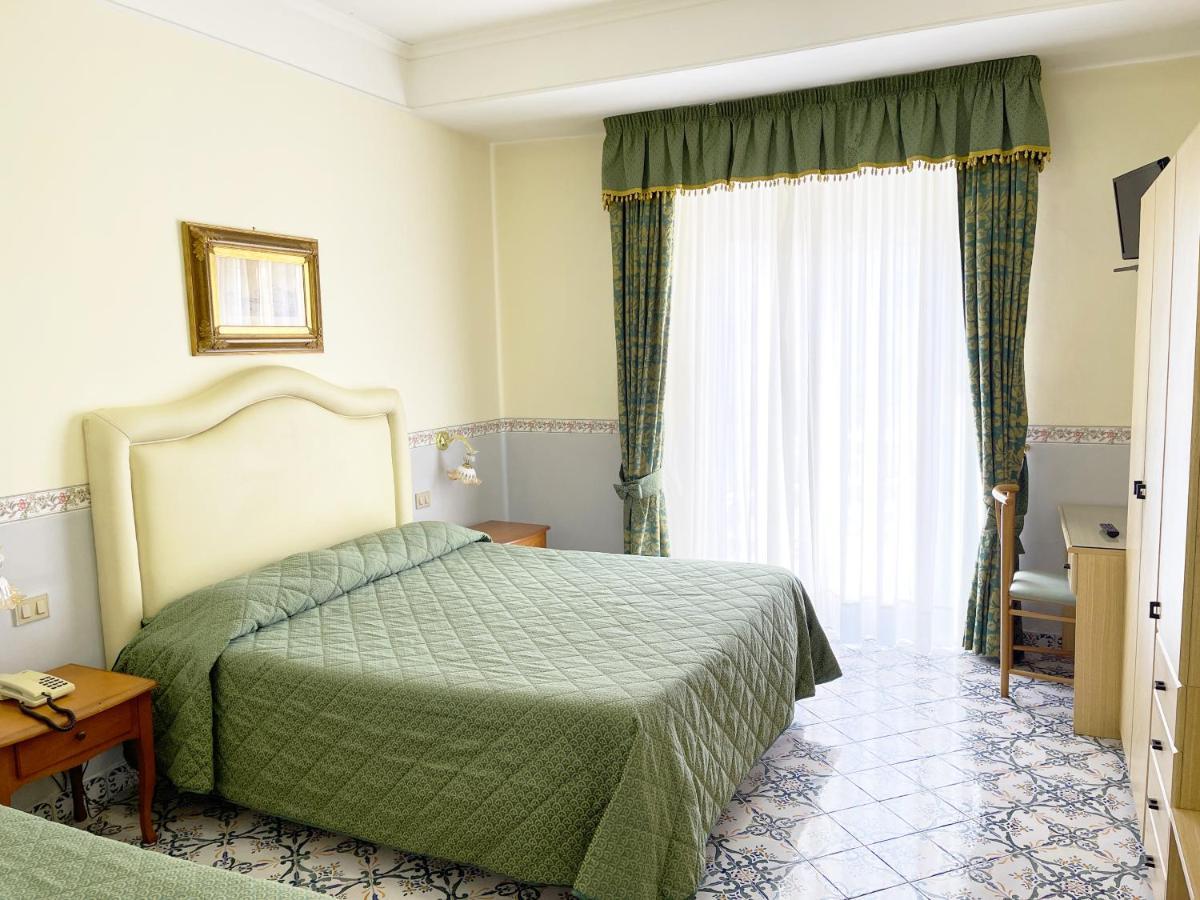 Hotel Reginella Sant'Agata sui due Golfi Eksteriør billede