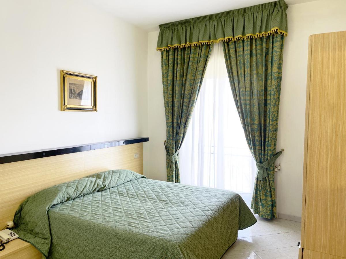 Hotel Reginella Sant'Agata sui due Golfi Eksteriør billede