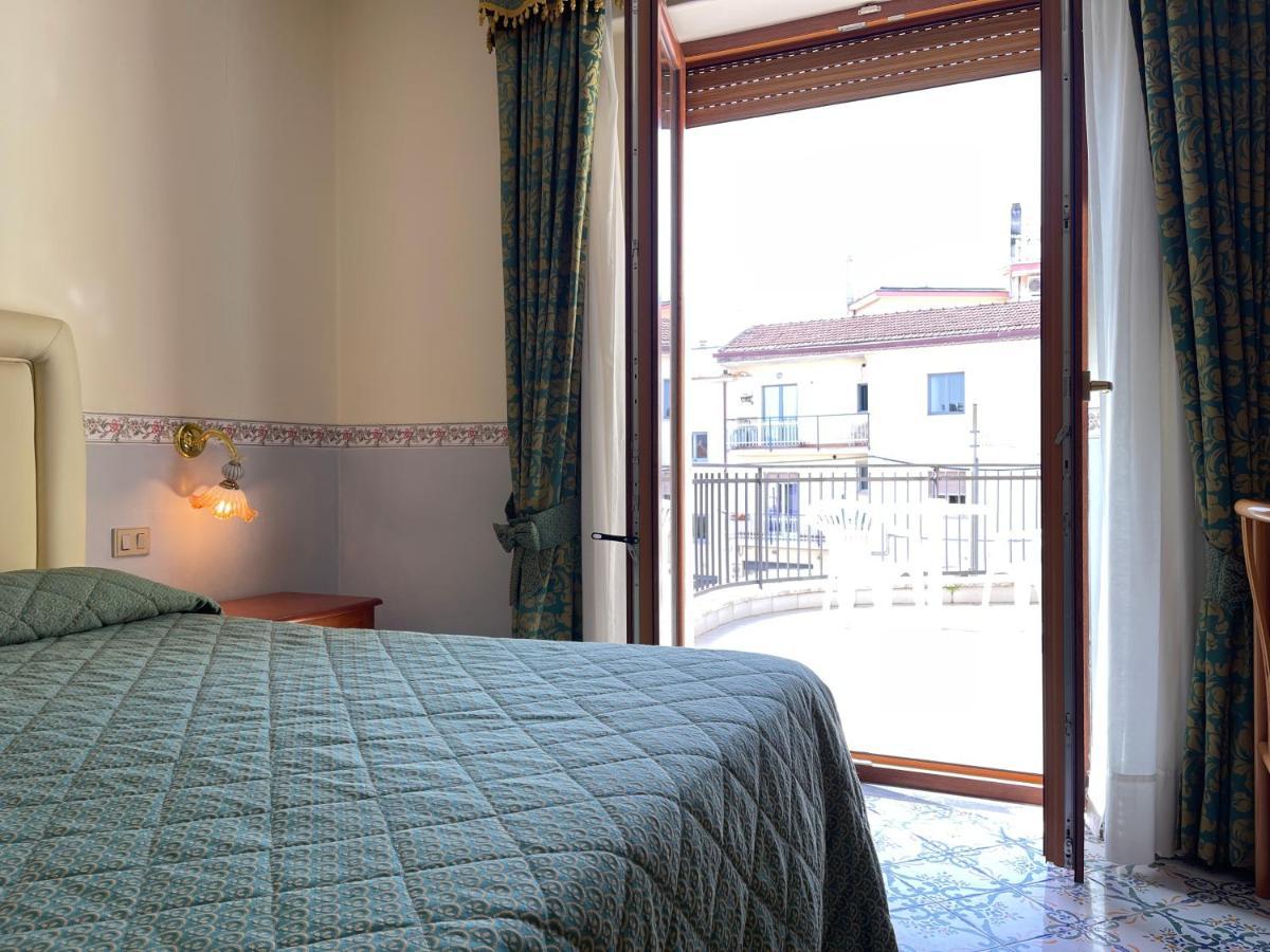 Hotel Reginella Sant'Agata sui due Golfi Eksteriør billede