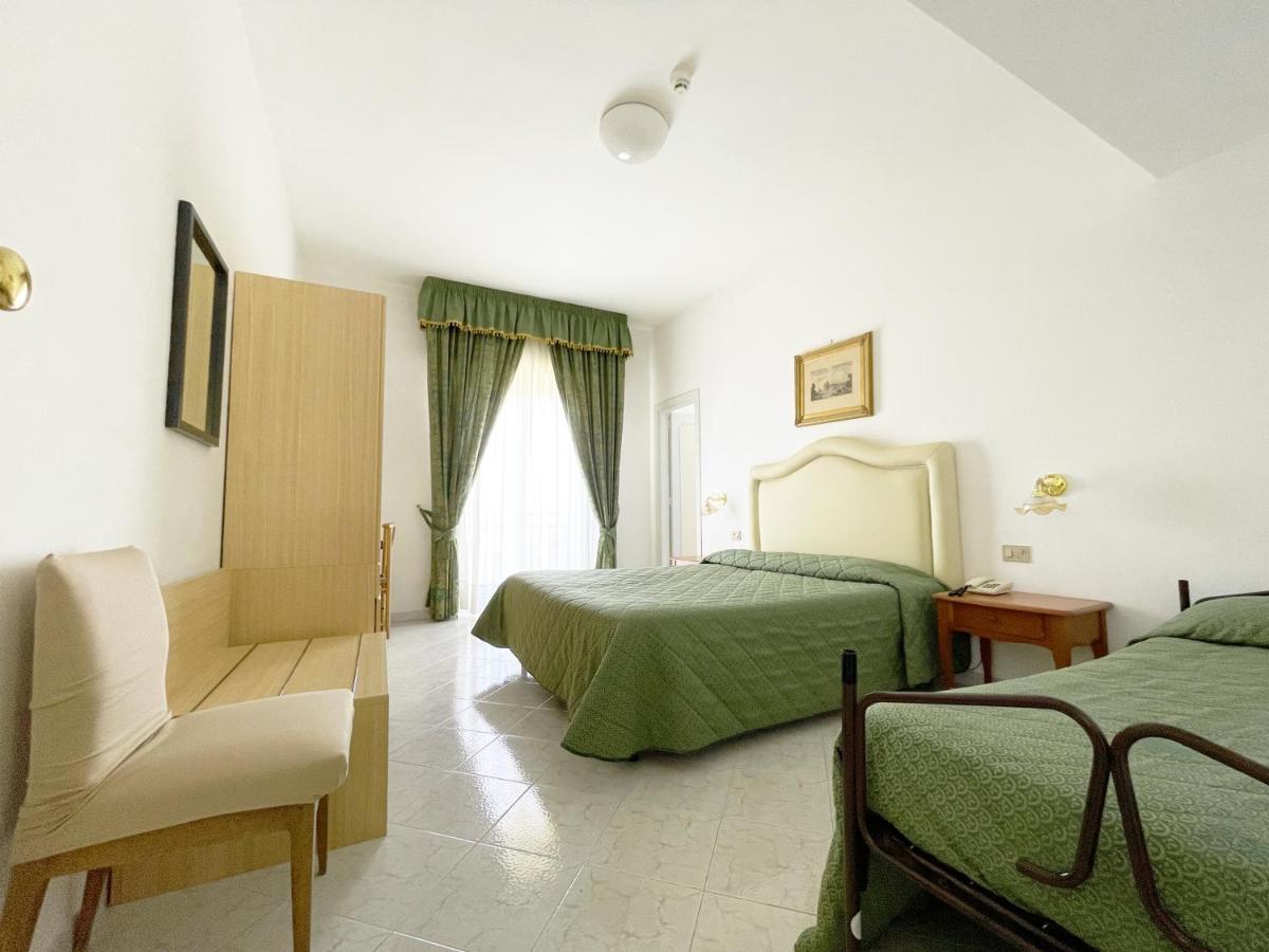 Hotel Reginella Sant'Agata sui due Golfi Eksteriør billede