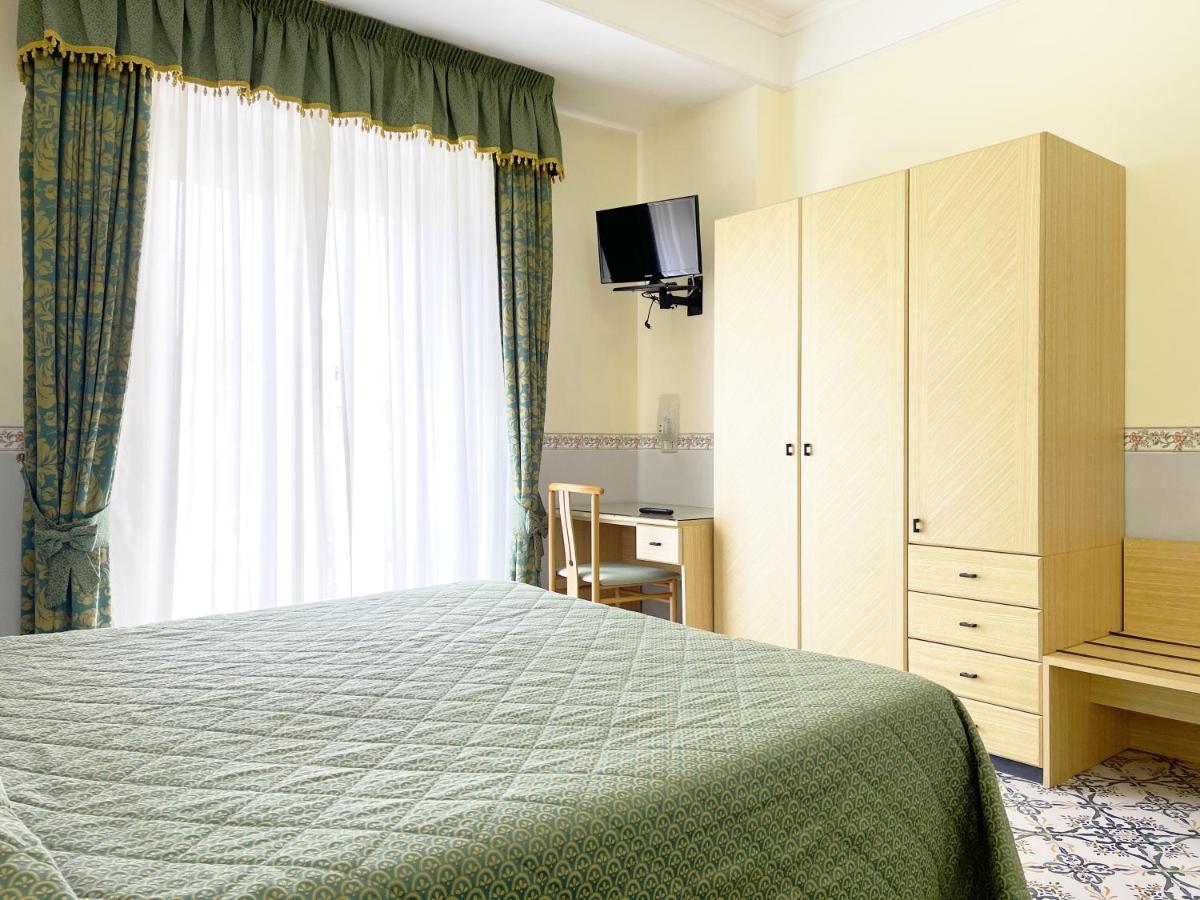 Hotel Reginella Sant'Agata sui due Golfi Eksteriør billede