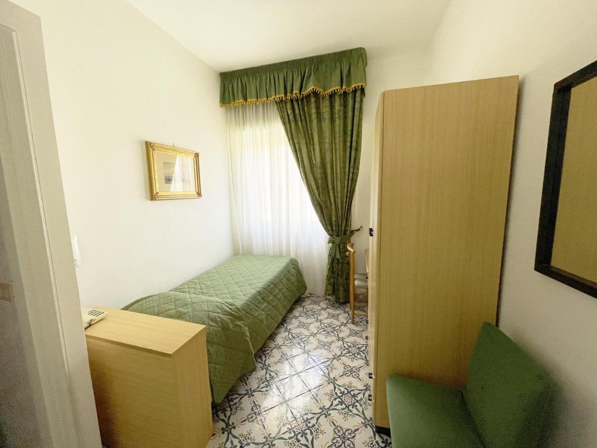 Hotel Reginella Sant'Agata sui due Golfi Eksteriør billede