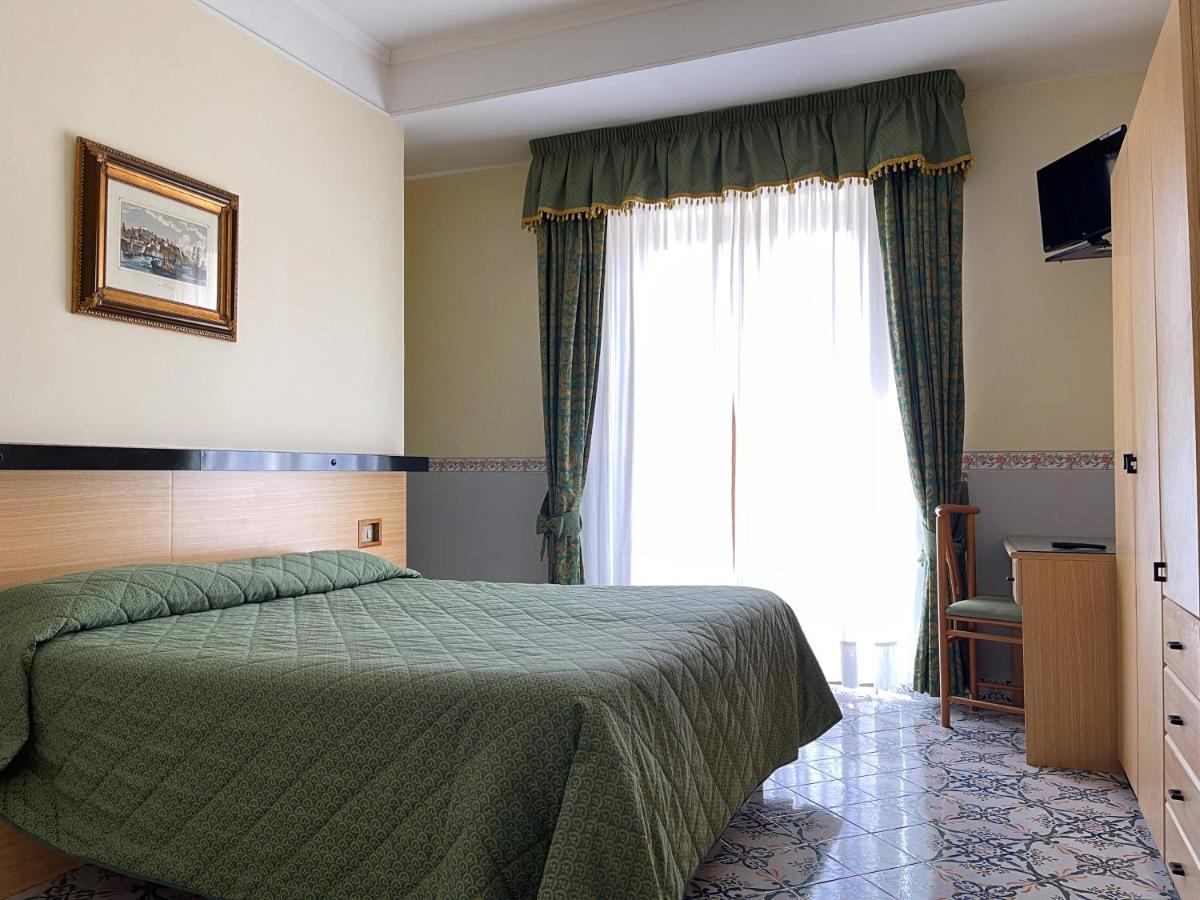 Hotel Reginella Sant'Agata sui due Golfi Eksteriør billede