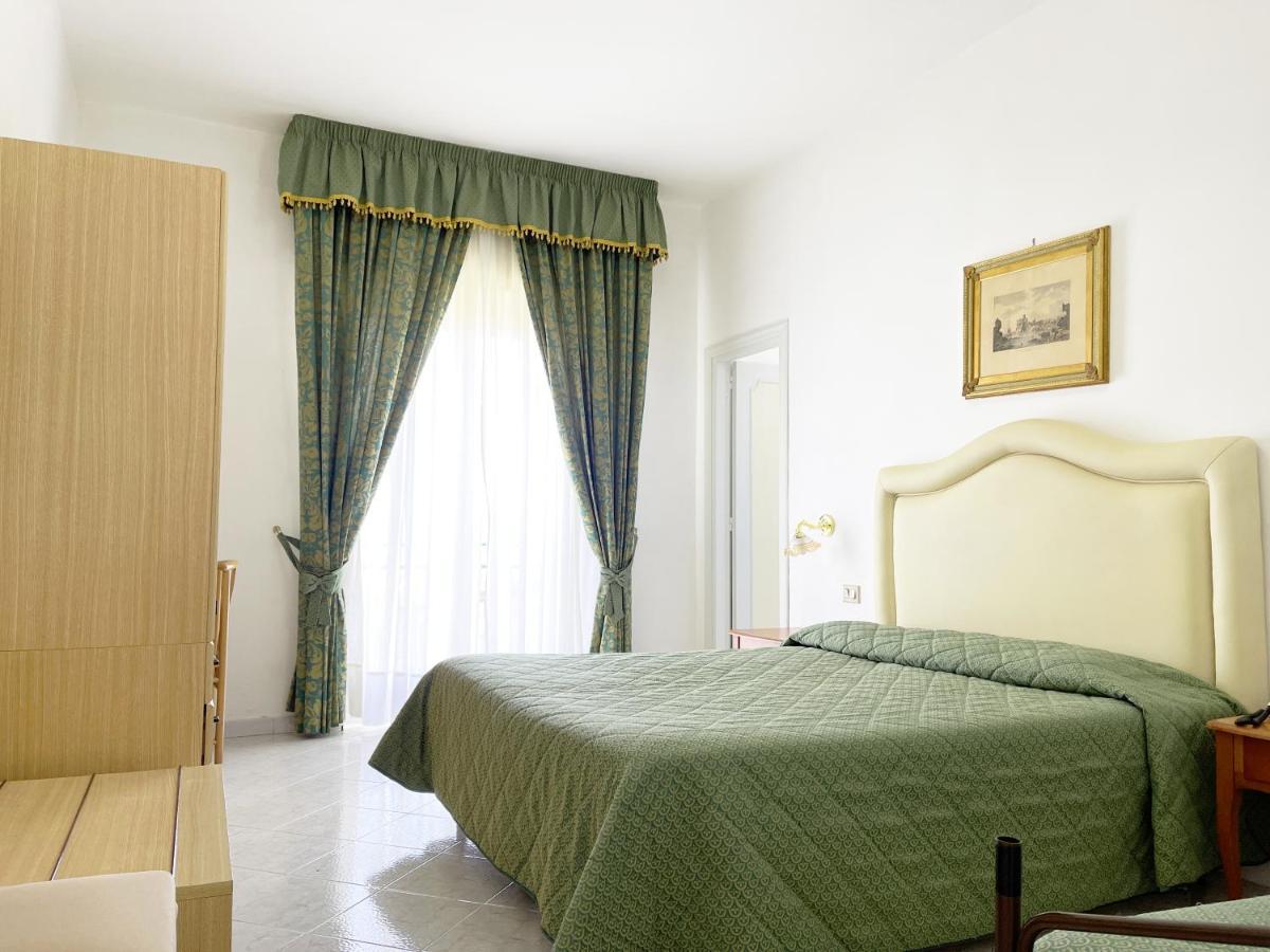 Hotel Reginella Sant'Agata sui due Golfi Eksteriør billede