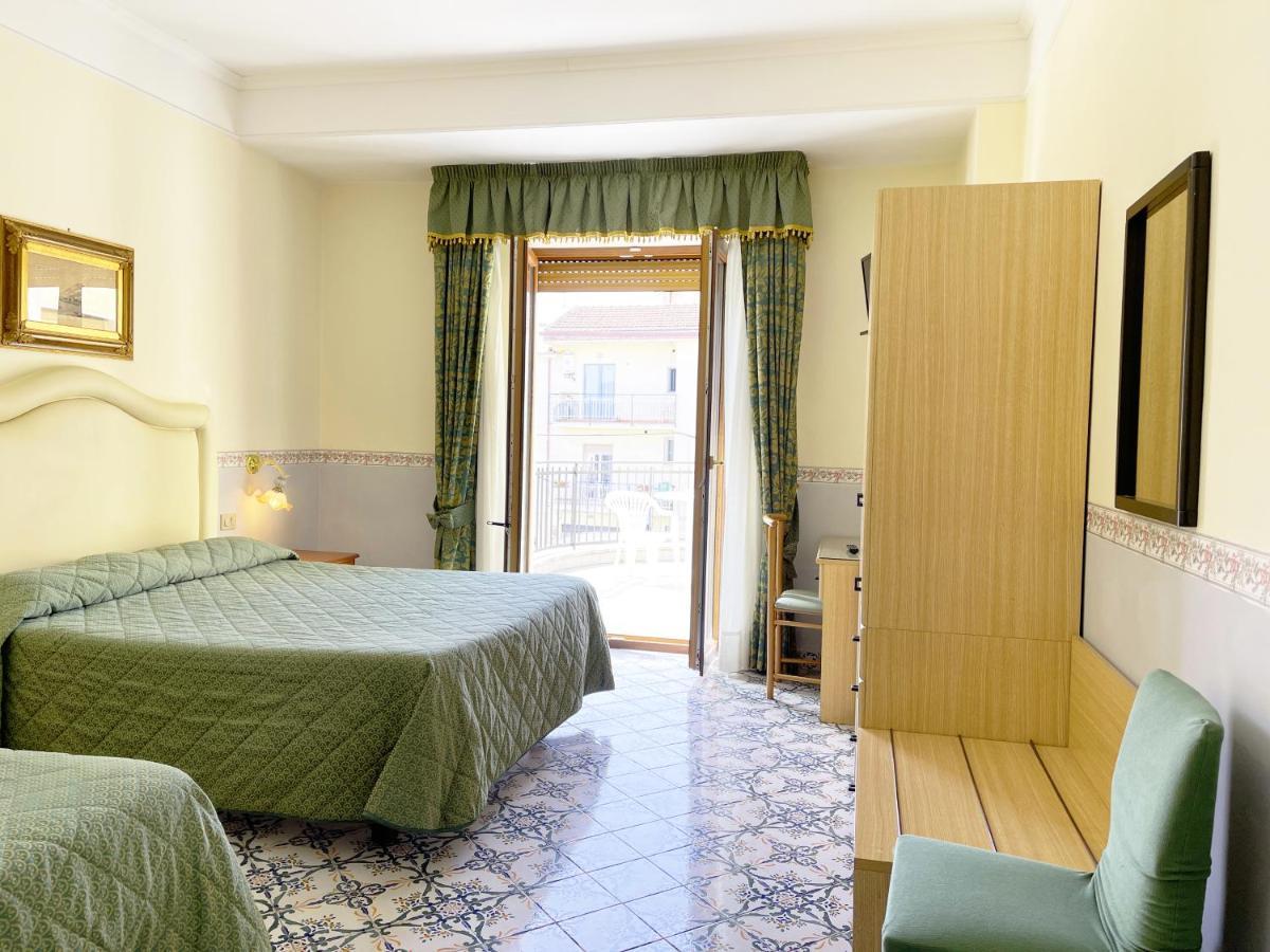 Hotel Reginella Sant'Agata sui due Golfi Eksteriør billede